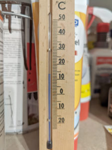 Thermometer in Werkstatt